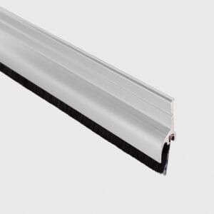 <strong>DGS-WAR</strong></br> DOOR SWEEP WITH NYLON BRUSH AND RAIN DRIP